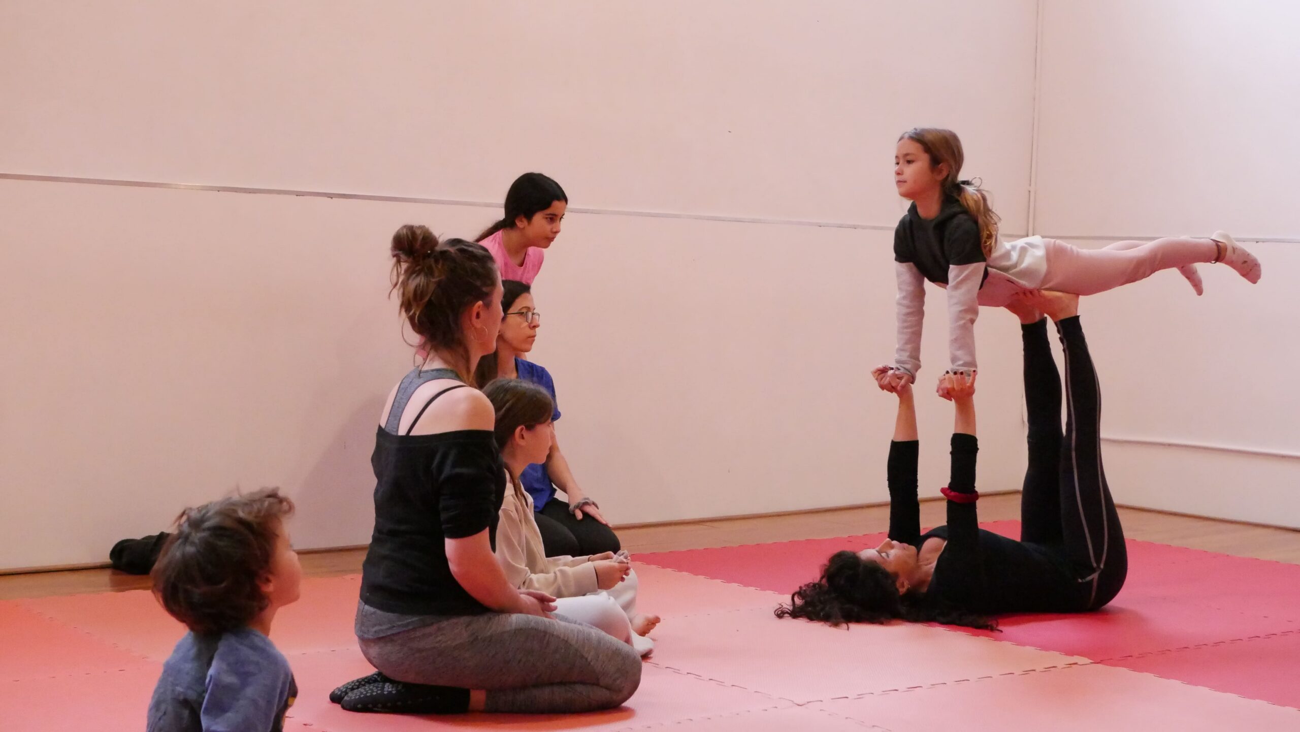 Acroyoga-en-familia-barcelona-2